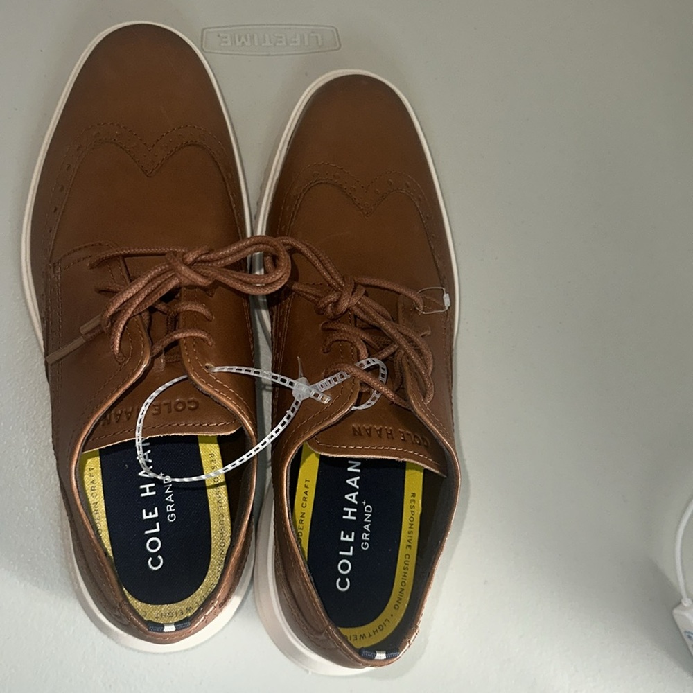 COLE HAAN Grand+ Wingtip Oxford NEW, size 8.5, very comfy, last one! C36939 - Picture 4 of 6